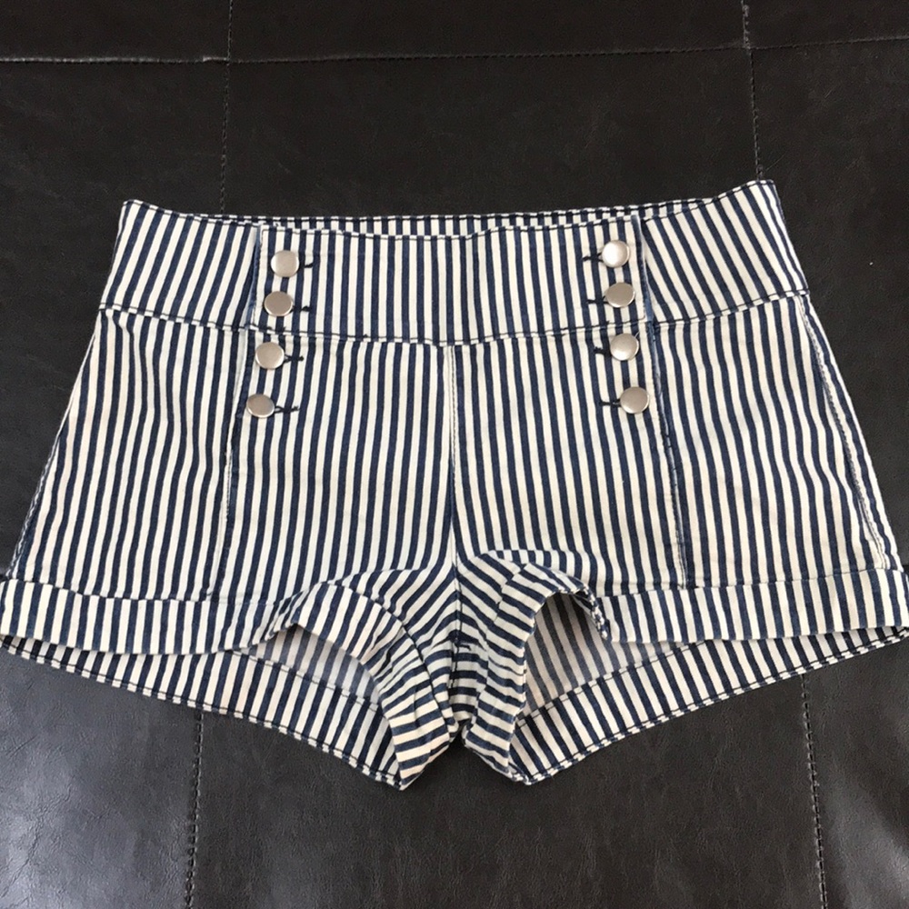 Adorable Forever 21 Dark Blue and White Shorts!!